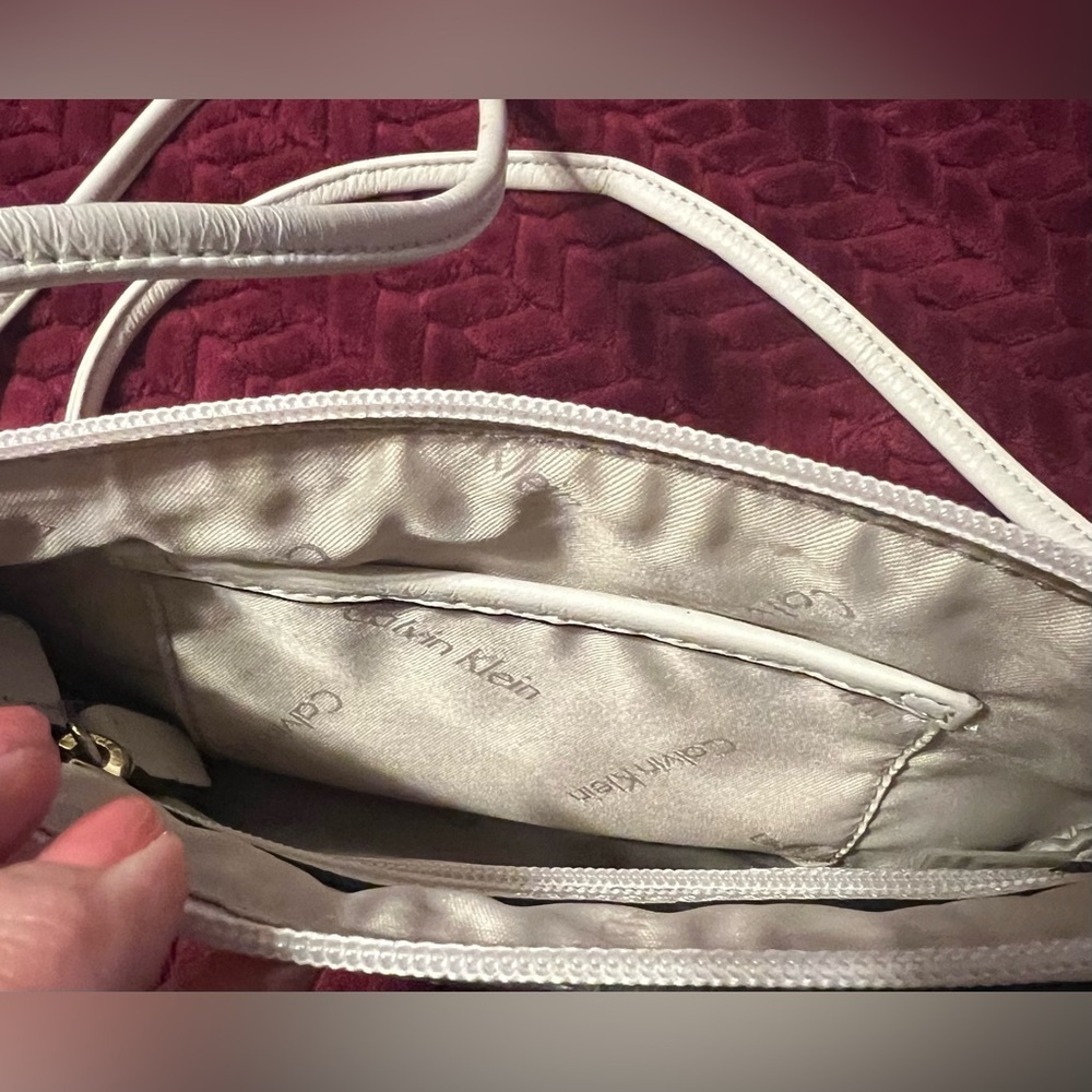 GUC Calvin Klein Off-White Crossbody Bag - Picture 5 of 8